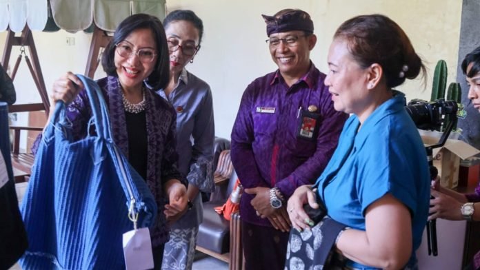 Pj Ketua Dekranasda Bali Dorong Kreativitas Perajin di Buleleng untuk Meraih Pasar