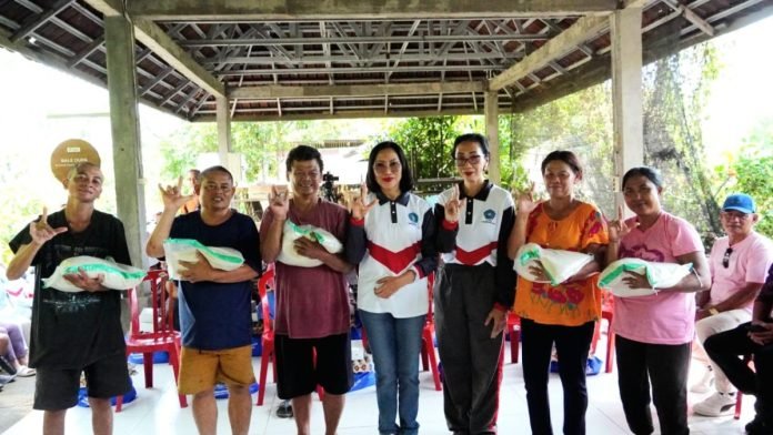 Pj Ketua TP PKK Bali Berbagi Kasih dengan Penyandang Disabilitas di Desa Bengkala