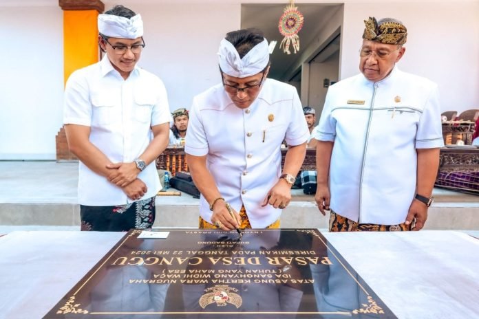 Bupati Badung I Nyoman Giri Prasta meresmikan Pasar Desa Canggu, Rabu (22/5).