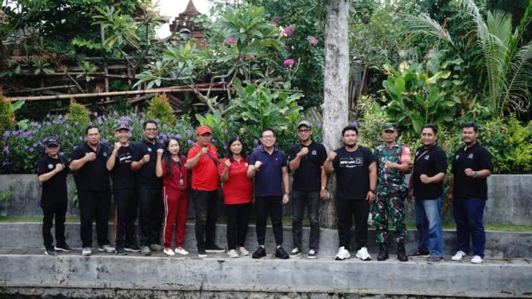 Wawali Arya Wibawa Hadiri Bulan Bakti Gotong Royong di Kelurahan Kesiman