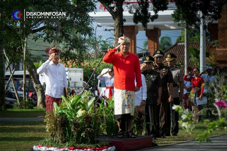 Bupati Bangli Pimpin Upacara Hari Pendidikan Nasional 2024