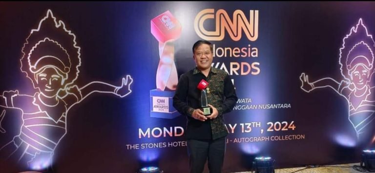 Bupati Bangli SN Sedana Arta saat Hadiri Acara Penghargaan CNN Indonesia Award 2024.