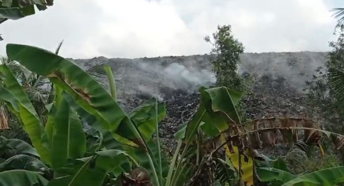 Asap di TPA Mandung Masih Mengepul