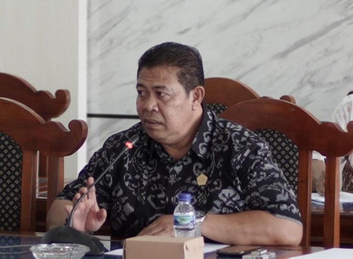 Ketua Komisi II DPRD Buleleng yang juga Ketua Pansus RTRW Putu Mangku Budiasa.