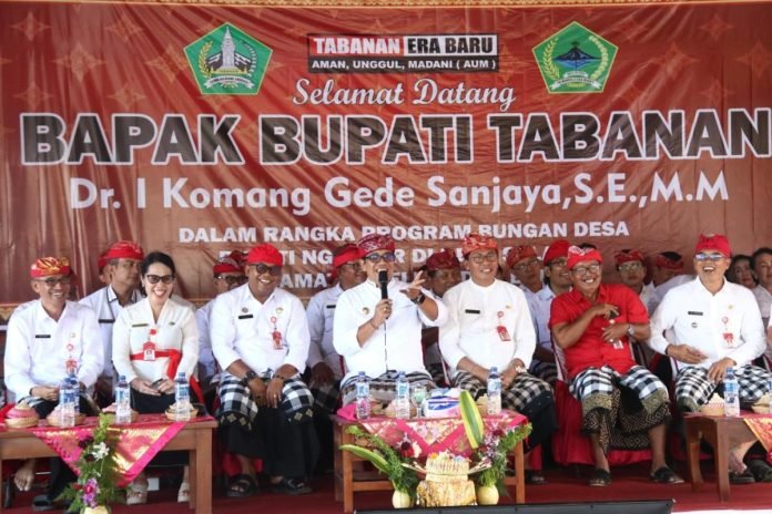 Bupati Tabanan, Dr. I Komang Gede Sanjaya.,S.E.,M.M, saat mengunjungi Desa Selabih, Kecamatan Selemadeg Barat