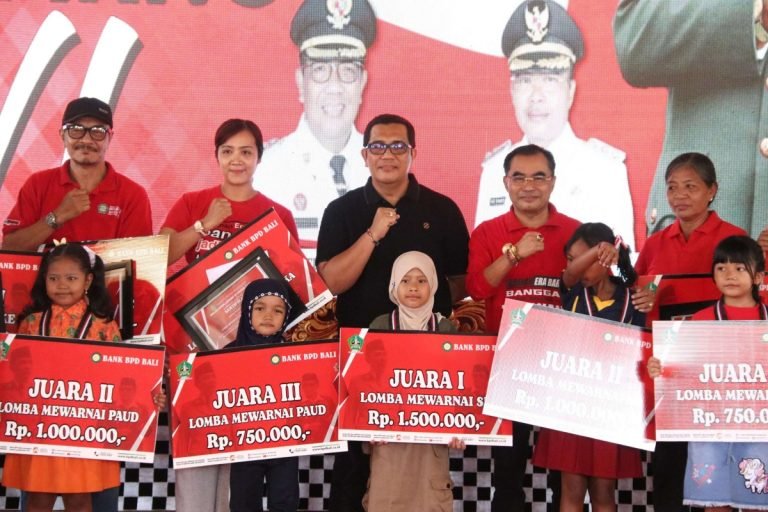 Bupati Tabanan, Dr, I Komang Gede Sanjaya, S.E.,M.M, secara resmi menutup pelaksanaan peringatan Bulan Bung Karno VI tahun 2024 yang diselenggarakan di Gedung Kesenian I Ketut Marya, Minggu, (30/6).