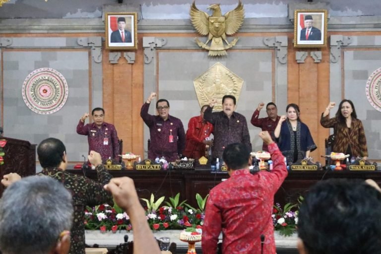 Bupati Sanjaya Sampaikan Jawaban atas Tanggapan Fraksi DPRD Tabanan Mengenai Tiga Ranperda