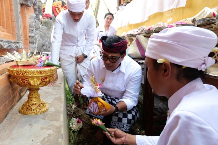 Bupati Tabanan Apresiasi Gotong Royong Warga Desa Adat Juwuk Legi dalam Membangun Yadnya