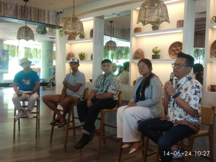 Dari Kanan ke Kiri Event & Partnership Manager Cornerstone Fari Setiaji didampingi Fancy Sakriwasista - Campaign & CRM Asst Manager, ⁠ Kadek Yahya - CEO Univlox, I Gusti Putu Suargita - Ketua PSOI Prov. Bali