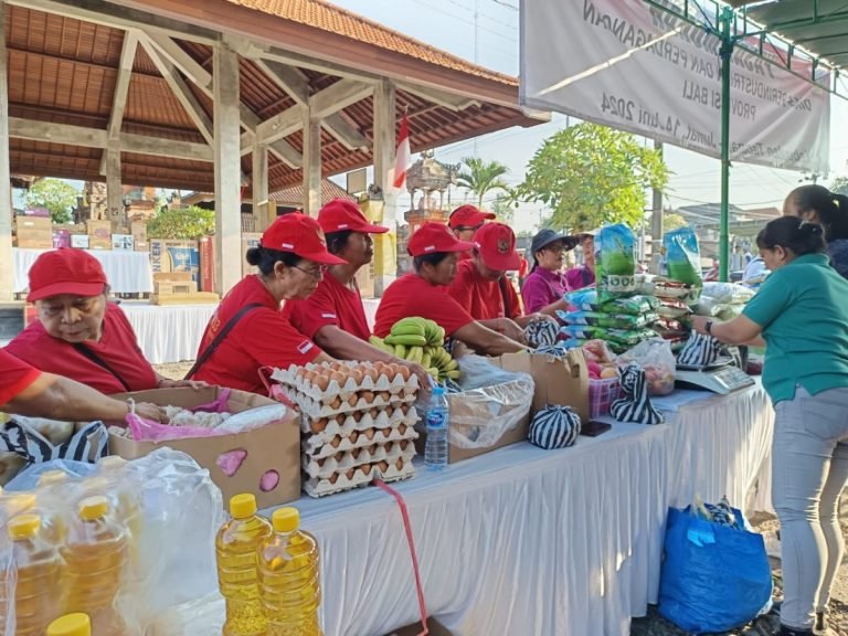 Desa Pangkung Karung melalui Badan Usaha Milik Desa (Bumdes) Bawa Amerta mengadakan Pasar Murah pada Jumat 14 Juni 2024.