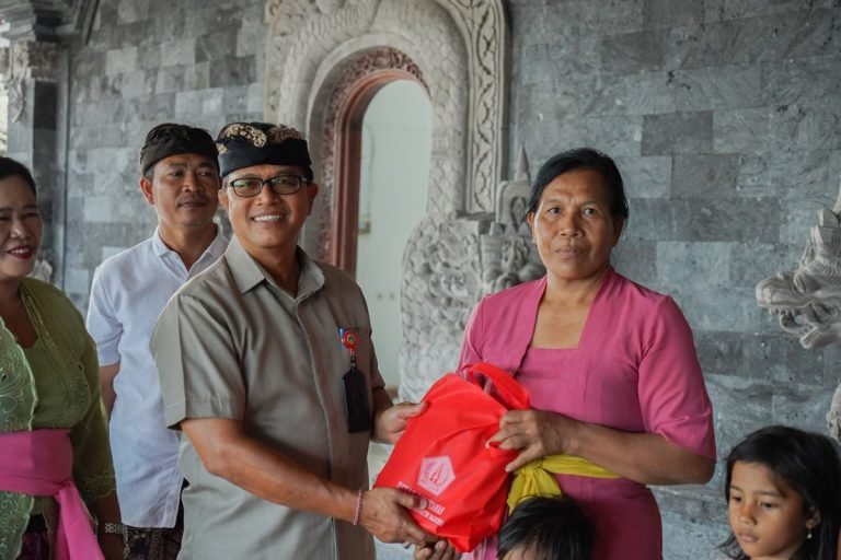 Dinas Perikanan Badung Salurkan Paket Olahan Ikan untuk Cegah Stunting di Desa Jagapati