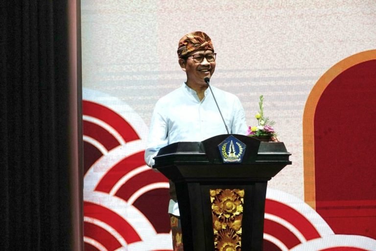 Wakil Bupati Badung I Ketut Suiasa saat Grand final pemilihan Duta Pariwisata Jegeg Bagus Badung 2024, di Balai Budaya Giri Nata Mandala, Sabtu (1/6).
