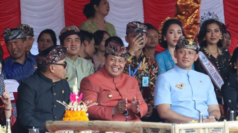 Pekan Kebudayaan Bali (PKB) XLVI Tahun 2024 resmi dibuka dengan meriah di Monumen Perjuangan Rakyat Bali Niti Mandala Renon, Denpasar, Sabtu, 15 Juni 2024.