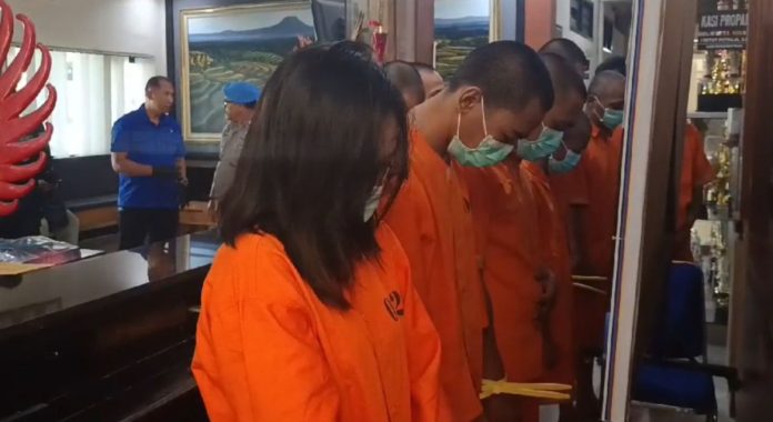 Seorang Ibu Rumah Tangga Diamankan saat Bawa Shabu ke Rutan Polres Tabanan