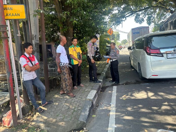 Kecelakaan lalulintas terjadi di Jalan A. Ayani, jurusan Denpasar-Gilimanuk, tepatnya di Banjar Pasekan, Desa Abiantuwung, Kabupaten Tabanan