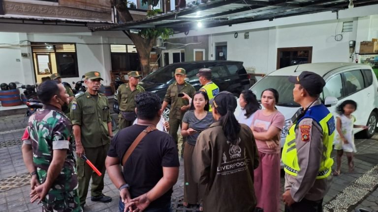Kelurahan Renon menggelar pendataan penduduk non permanen di seluruh wilayah Kelurahan Renon pada Jumat 14 Juni 2024 malam.