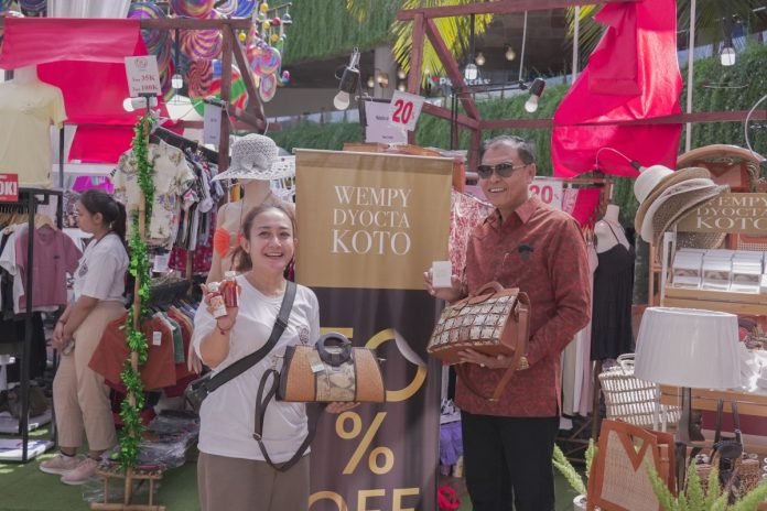 Kepala Dinas Koperasi UMKM dan Perdagangan Kabupaten Badung, I Made Widiana saat membuka Badung UMKM Week 2024 Batch I