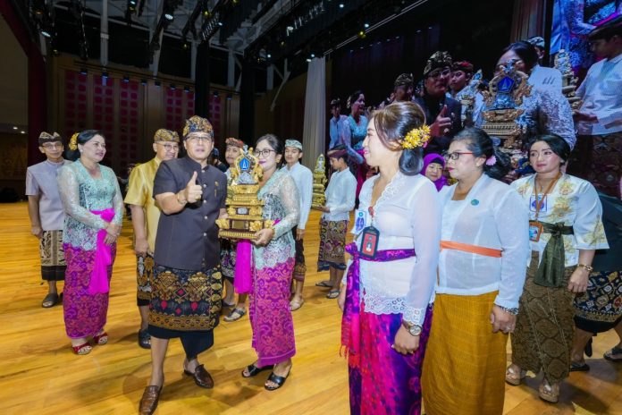 Bupati Nyoman Giri Prasta saat menghadiri sekaligus membuka PKB Ke-46 Kabupaten Badung di Balai Budaya Giri Nata Mandala, Puspem Badung, Kamis (6/6).