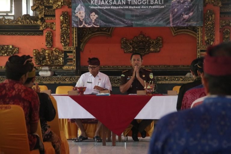 Pemkab Buleleng dan Kejati Bali Sinergi Berikan Penerangan Hukum untuk Desa Dinas dan Adat