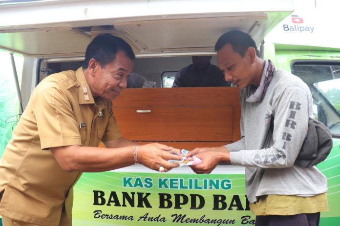 Pj Bupati Buleleng Serahkan Bantuan CPP di Desa Dapdap Putih