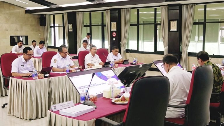 Pj Gubernur Bali Sampaikan Paparkan Capaian Kinerja Triwulan III kepada Tim Inspektorat Jenderal Mendagri