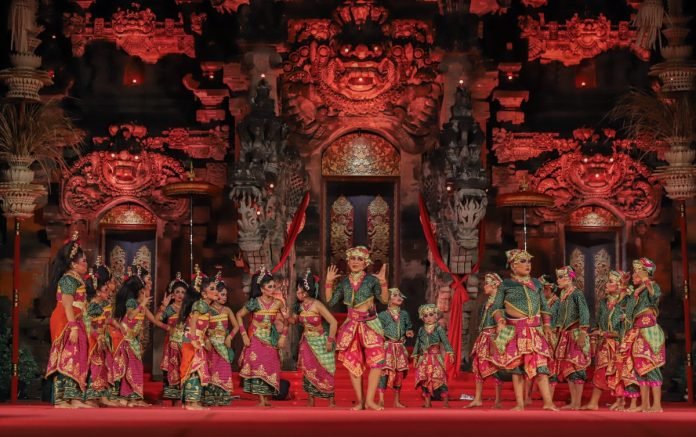 Sanggar Alit Sundari Sukses Pukau Penonton PKB XLVI dengan Kreativitasnya Sanggar Alit Sundari Sukses Pukau Penonton PKB XLVI dengan Kreativitasnya