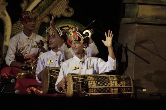 Sanggar Seni Bayu Teja Budaya Pukau Penonton dengan Permainan Tradisional 'Meslodoran'