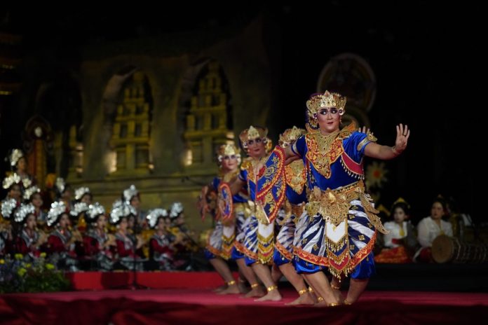 Sanggar Tari Wredhi Kumara Jaya Tampil Memukau dengan Parade Gong Kebyar Wanita di PKB ke-46