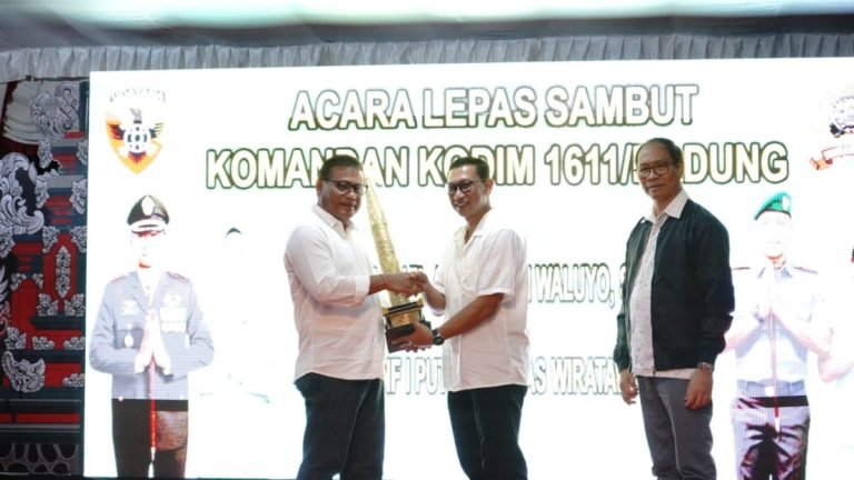 Sekda Alit Wiradana Apresiasi Pengabdian Kolonel Teguh Waluyo dalam Acara Lepas Sambut Dandim 1611/Badung