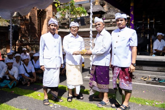 Sekda Badung l Wayan Adi Arnawa menghadiri karya Mapepada serangkaian Karya Caru Balik Sumpah dan Nawa Gempang Desa Sibanggede di Pura Bale Agung Desa Sibanggede Abiansemal Badung, Selasa 4 Juni 2024.