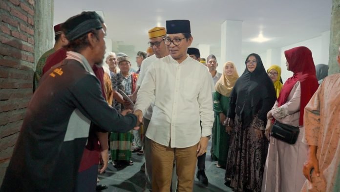 Sekda Adi Arnawa menghadiri acara Takbiran dalam rangka memperingati Hari Raya Idul Adha 1445 H yang diselenggarakan oleh Pengurus Takmil Masjid Jami' Mujahidin Tanjung Benoa, Minggu (16/6). Sekda Adi Arnawa menghadiri acara Takbiran dalam rangka memperingati Hari Raya Idul Adha 1445 H yang diselenggarakan oleh Pengurus Takmil Masjid Jami' Mujahidin Tanjung Benoa, Minggu (16/6).