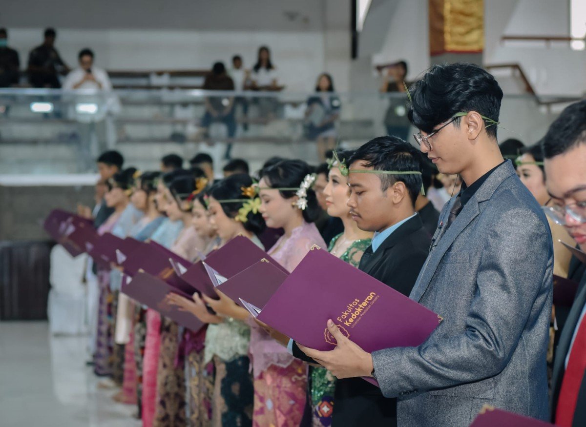 Undiksha Lantik 42 Orang Dokter