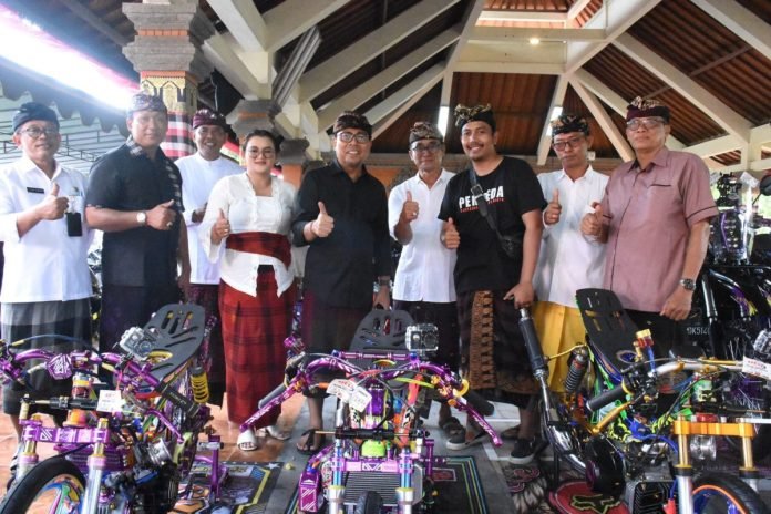 Wakil Walikota Denpasar, I Kadek Agus Arya Wibawa, secara resmi membuka Pemoeda Fest yang diselenggarakan oleh Paguyuban Peguyangan Menyama Braya