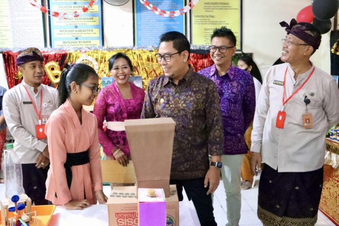 Wawali Arya Wibawa Resmi Buka Pentas Seni Budaya SDN 17 Dauh Puri