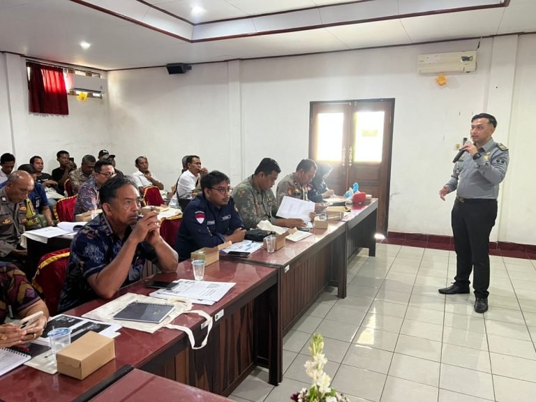 Kegiatan pencanangan program desa binaan yang disaksikan Kepala BP3MI Provinsi Bali, Kapolsek Mendoyo, Camat Mendoyo, Kepala Disnaker dan Perindustrian Jembrana, Perbekel dan perangkat Desa Pergung, serta tokoh masyarakat.
