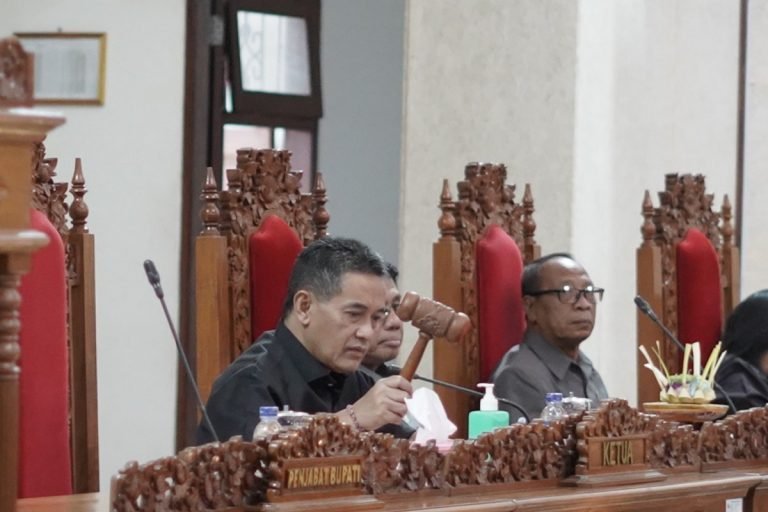 Proses rapat paripurna yang dilaksanakan di Ruang Sidang Utama DPRD Buleleng, pada Senin 24 Juni 2024.