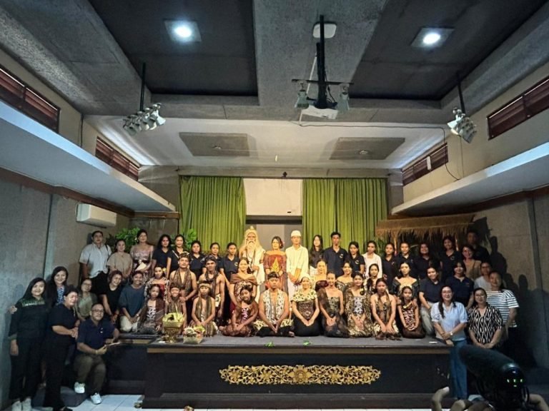 FKIP Unmas dan Sarasga Kolaborasi di English Drama Fiesta 2024