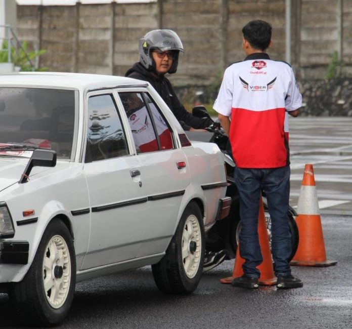 Astra Motor Bali Bagikan Tips Aman Atasi Blind Spot Kendaraan yang Sedang Parkir