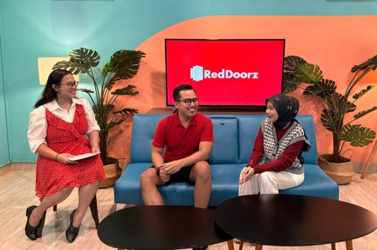 RedDoorz saat acara Live Streaming Instagram RedDoorz dengan tema "Staycation atau Vacation", pada Kamis, 27 Juni 2024.