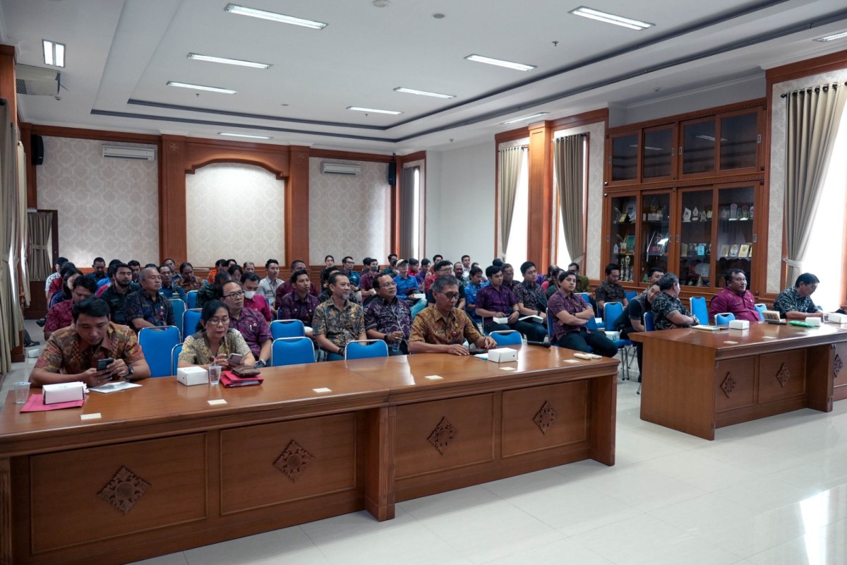 Acara yang dilaksanakan di Ruang Gita Gosana, Kantor Diskominfo Badung pada Selasa 9 Juli 2024 ini dihadiri oleh para kepala perangkat daerah serta tim IT dari masing-masing unit.