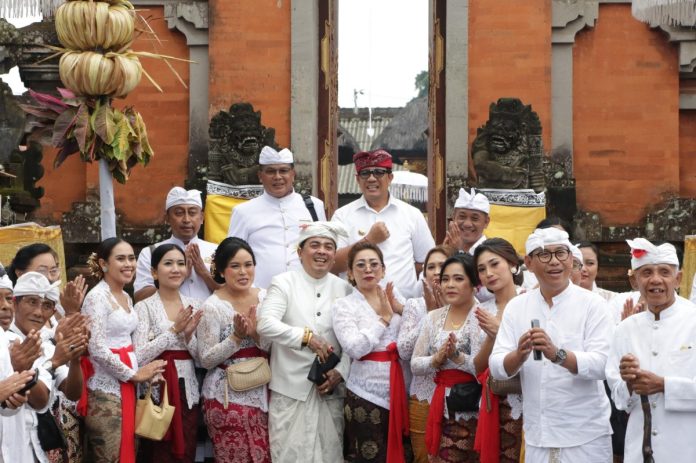 Bupati Sanjaya Teguhkan Komitmen Pelestarian Budaya di Pujawali Merajan Agung Puri Kukuh