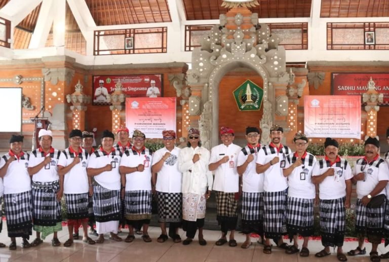 Bupati Sanjaya Ajak Krama Adat Tabanan Majukan Desa Adat Melalui Paruman Agung Pertama