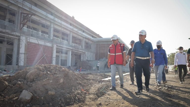 Capai 92 Persen, Bupati Jembrana Tinjau Progres Revitalisasi Pasar Umum Negara