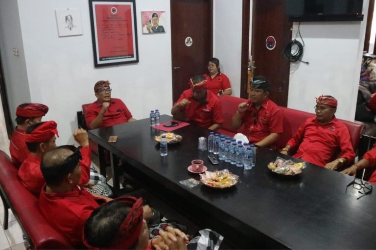 DPC PDI Perjuangan Tabanan Pecat Ketua PAC Kediri Karena Pendaftaran Calon Bupati di Partai Lain