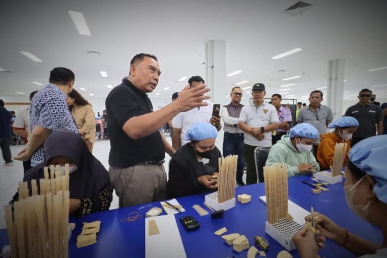 Bupati Tamba Pantau Penyerapan Tenaga Lokal di Mitra Prodin