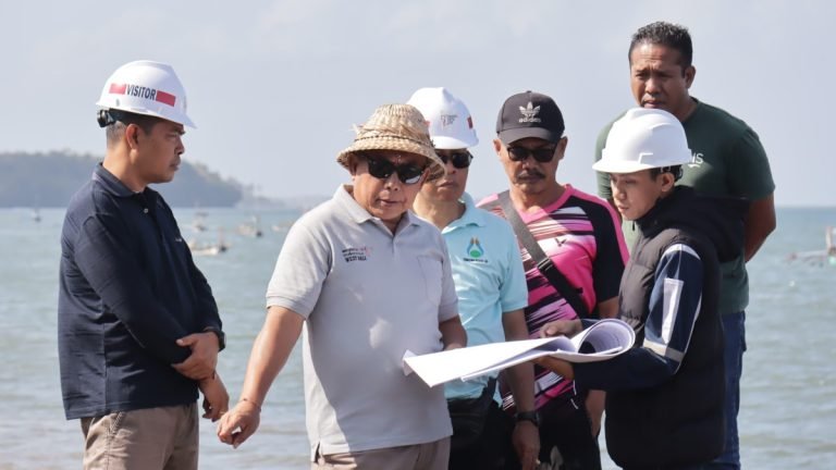 Bupati Tamba Tinjau Pelaksanaan Revetment Pantai Pebuahan