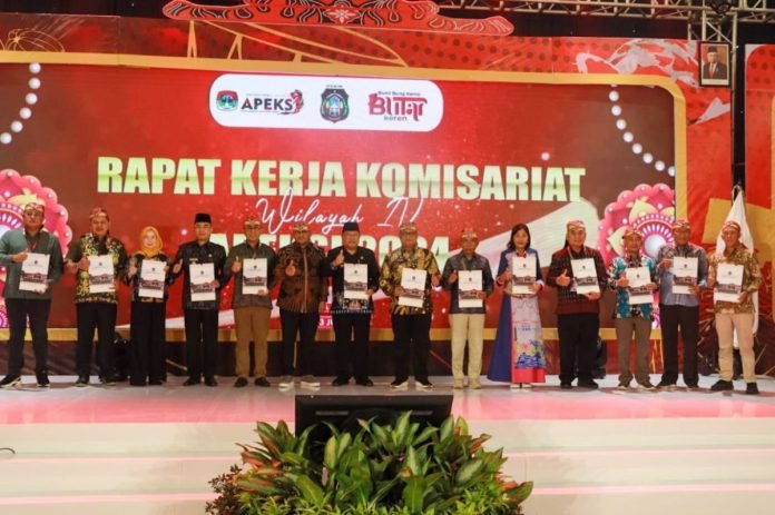 Walikota Denpasar, I Gusti Ngurah Jaya Negara yang juga selaku Ketua Komisariat Wilayah IV saat menghadiri acara Rapat Kerja Komisariat Wilayah (Rakerkomwil) IV ke 19 APEKSI, di Hotel Santika, Kota Blitar, Jumat (12/7).
