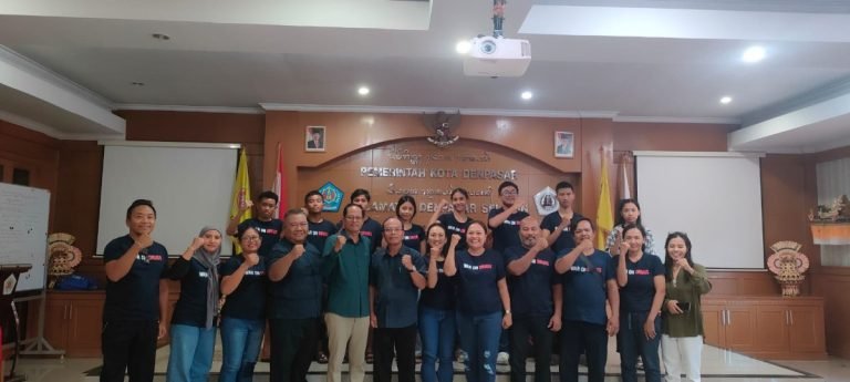 Komitmen Berikan Edukasi Bahaya Narkoba, Desa Sidakarya Terima Penghargaan dari BNN Kota Denpasar