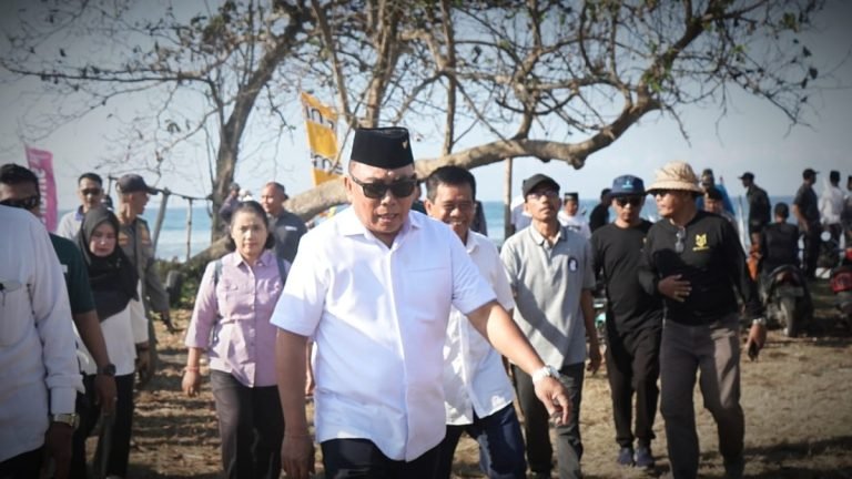 Hadiri Lomba Jukung Memeriahkan Petik Laut Desa Air Kuning, Bupati Tamba, Kita Dukung Penguatan Tradisi