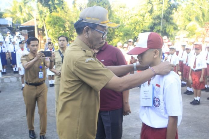 Kepala Dinas Pendidikan Pemuda dan Olahraga (Disdikpora) Kabupaten Buleleng, Made Astika, S.Pd., M.M., saat membuka secara resmi MPLS bagi siswa baru Tahun Pelajaran 20242025